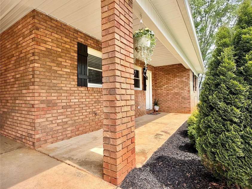 261 Thomas Lane, Stony Point, NC 28678.  MLS# CAR4368460, YatesRealty ID 10074. 