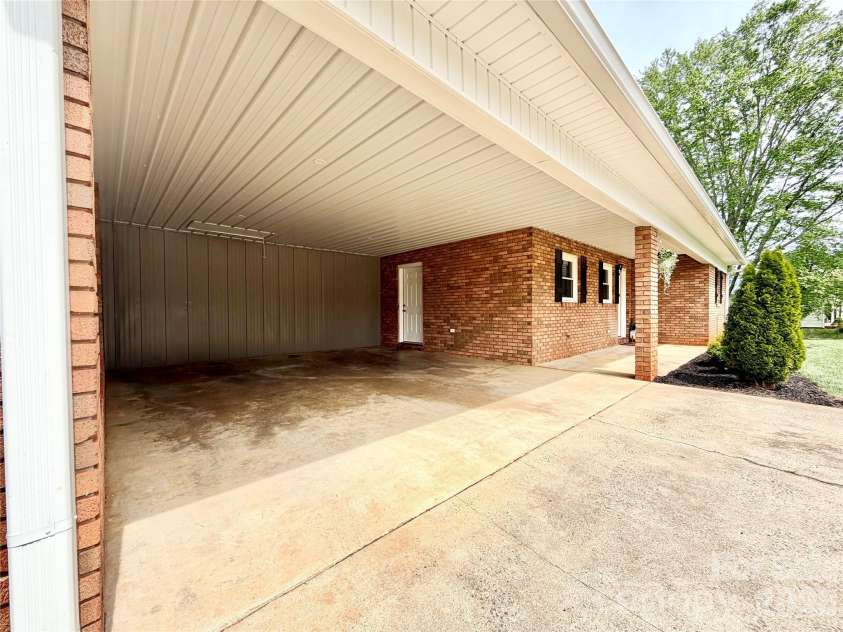 261 Thomas Lane, Stony Point, NC 28678.  MLS# CAR4368460, YatesRealty ID 10074. 