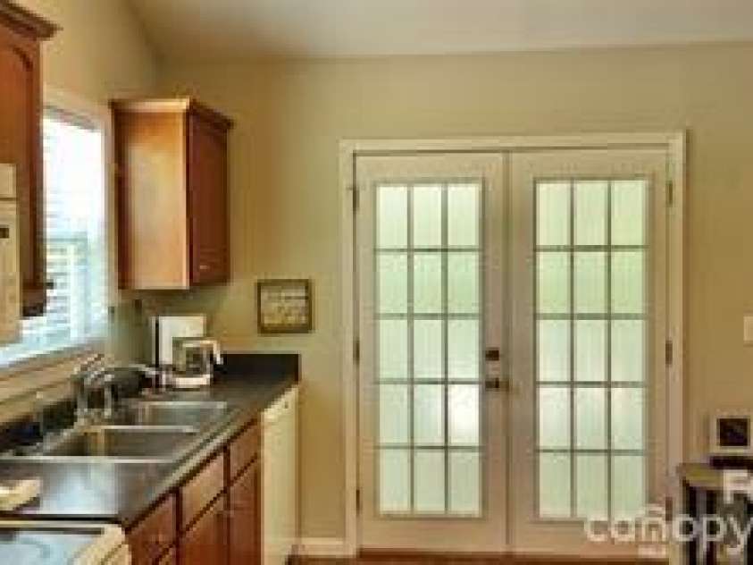 37 Coyote Drive, Marion, NC 28752.  MLS# CAR4368436, YatesRealty ID 10075. 