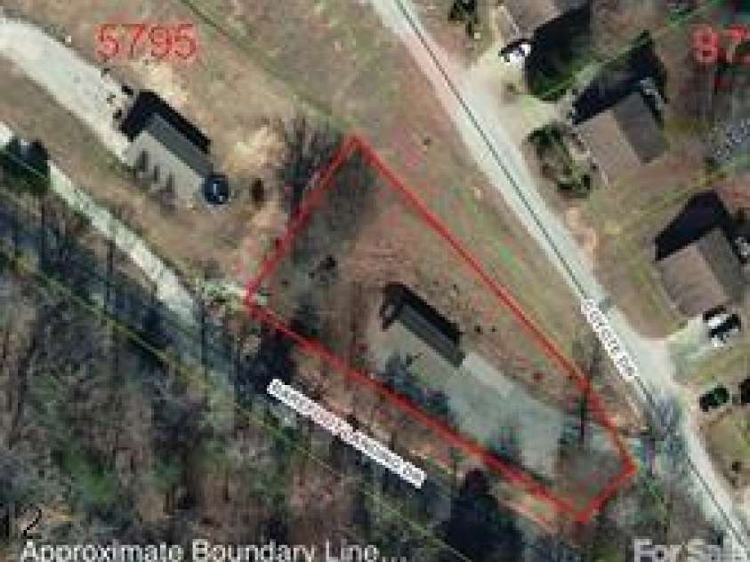37 Coyote Drive, Marion, NC 28752.  MLS# CAR4368436, YatesRealty ID 10075. 