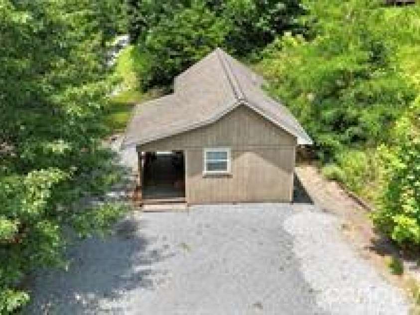 37 Coyote Drive, Marion, NC 28752.  MLS# CAR4368436, YatesRealty ID 10075. 