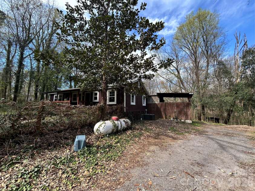 4019 Durham Lane, Charlotte, NC 28269.  MLS# CAR4360079, YatesRealty ID 10077. 