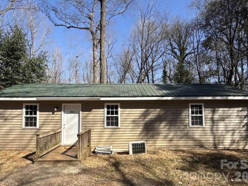 4019 Durham Lane, Charlotte, NC 28269.  MLS# CAR4360079, YatesRealty ID 10077. 