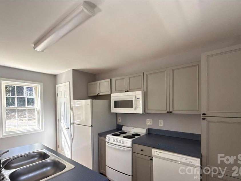 4019 Durham Lane, Charlotte, NC 28269.  MLS# CAR4360079, YatesRealty ID 10077. 