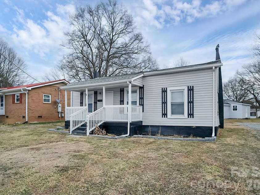 301 Jc Dellinger Road, Cherryville, NC 28021.  MLS# CAR4345270, YatesRealty ID 10079. 