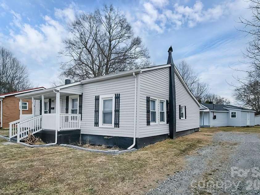 301 Jc Dellinger Road, Cherryville, NC 28021.  MLS# CAR4345270, YatesRealty ID 10079. 