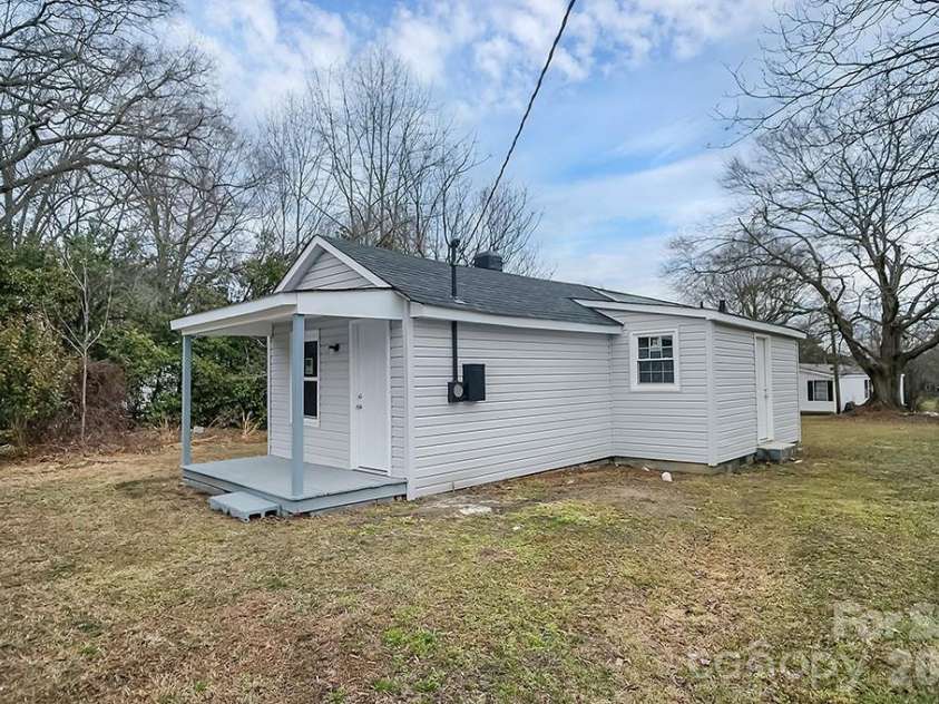 301 Jc Dellinger Road, Cherryville, NC 28021.  MLS# CAR4345270, YatesRealty ID 10079. 