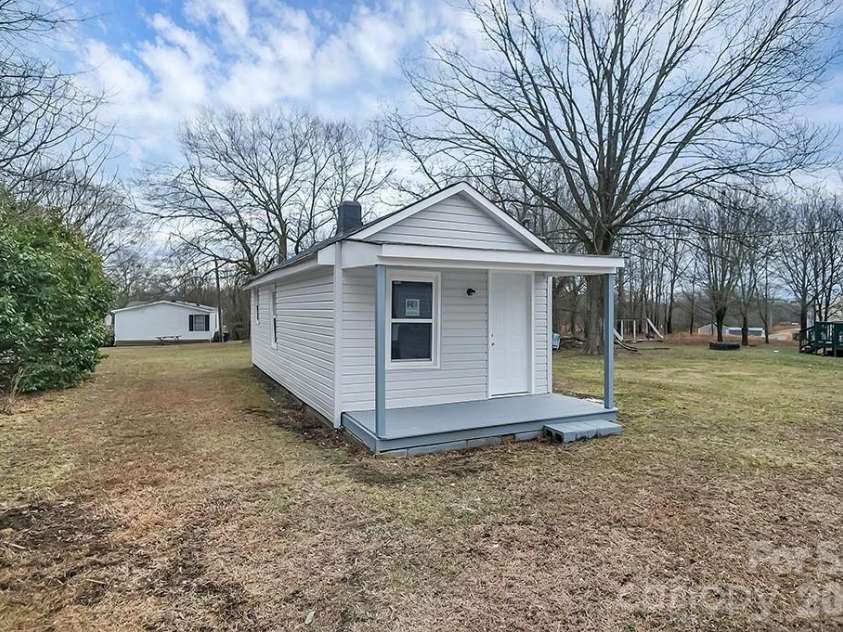 301 Jc Dellinger Road, Cherryville, NC 28021.  MLS# CAR4345270, YatesRealty ID 10079. 
