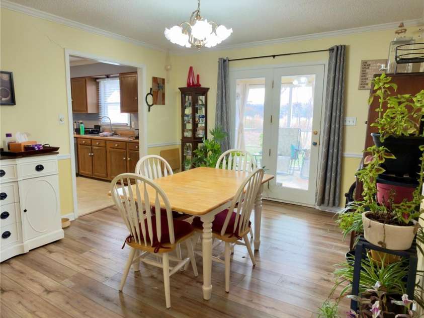 205 Willow Drive, Salisbury, NC 28146.  MLS# CAR4326718, YatesRealty ID 1008. Dinning room