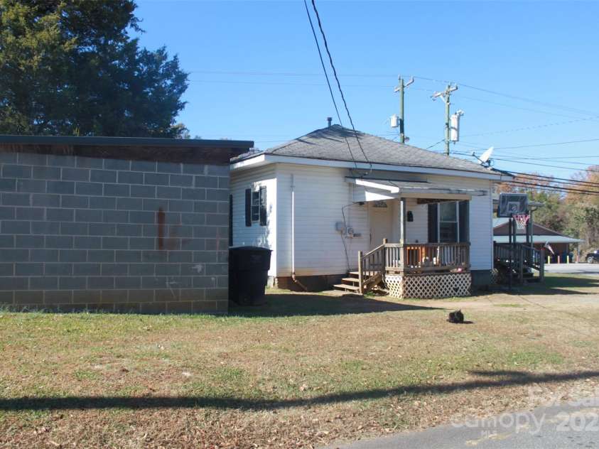 112 Eastside Drive, Forest City, NC 28043.  MLS# CAR4322221, YatesRealty ID 10081. 