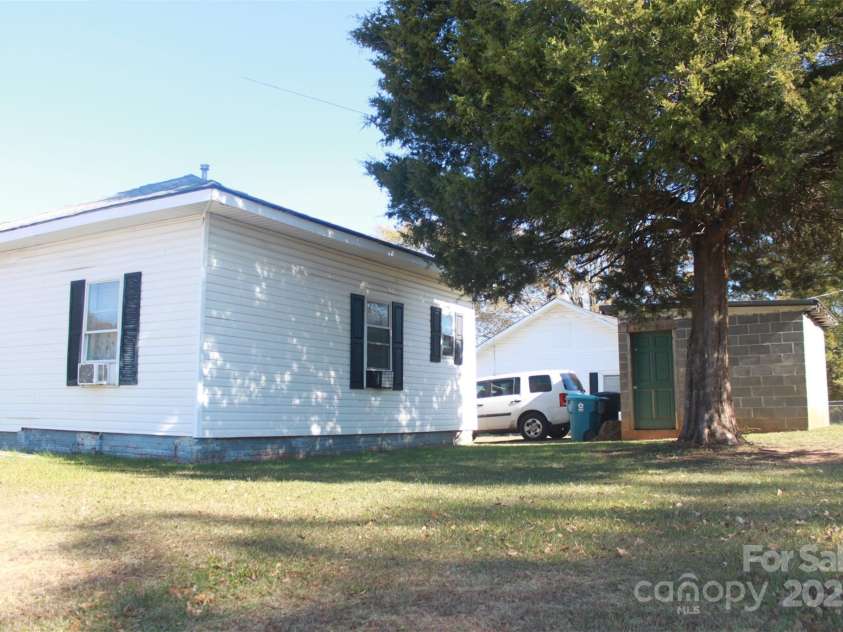 112 Eastside Drive, Forest City, NC 28043.  MLS# CAR4322221, YatesRealty ID 10081. 