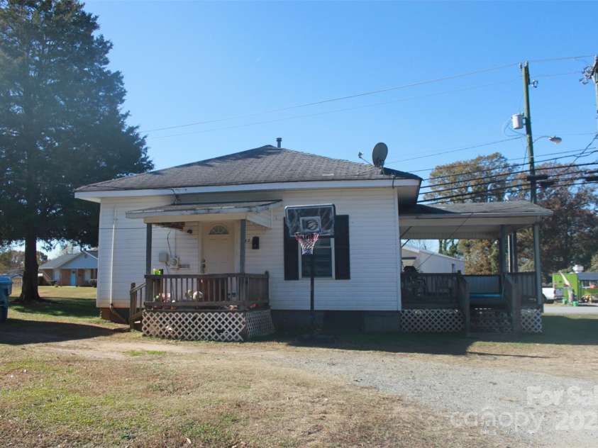 112 Eastside Drive, Forest City, NC 28043.  MLS# CAR4322221, YatesRealty ID 10081. 