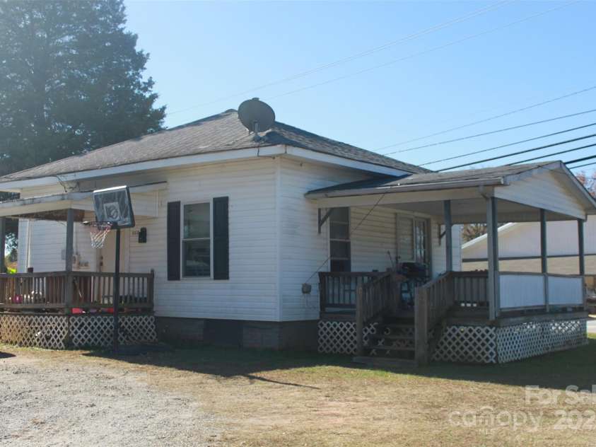 112 Eastside Drive, Forest City, NC 28043.  MLS# CAR4322221, YatesRealty ID 10081. 