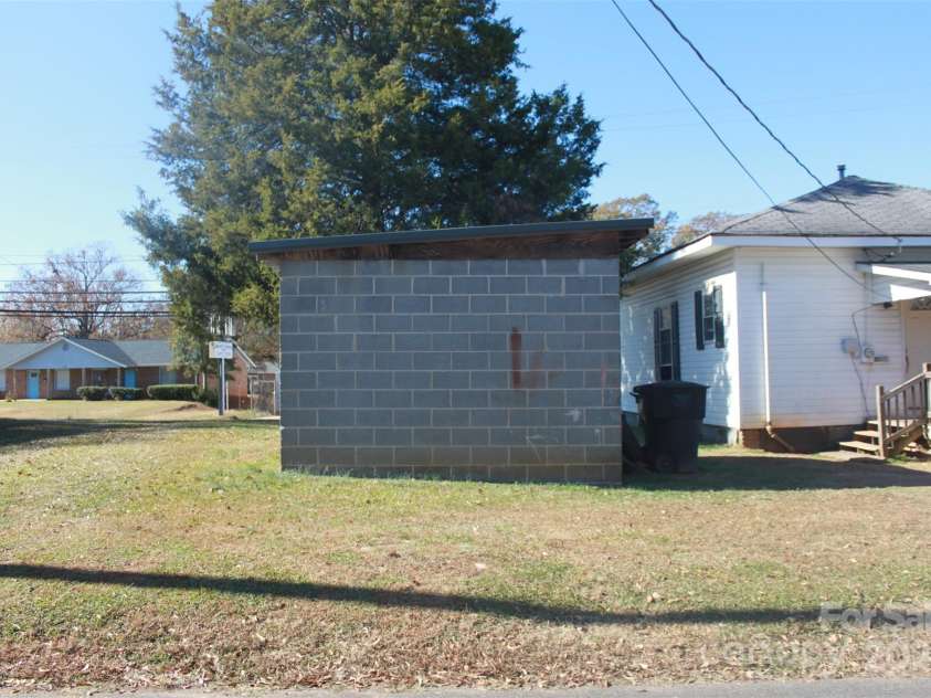 112 Eastside Drive, Forest City, NC 28043.  MLS# CAR4322221, YatesRealty ID 10081. 