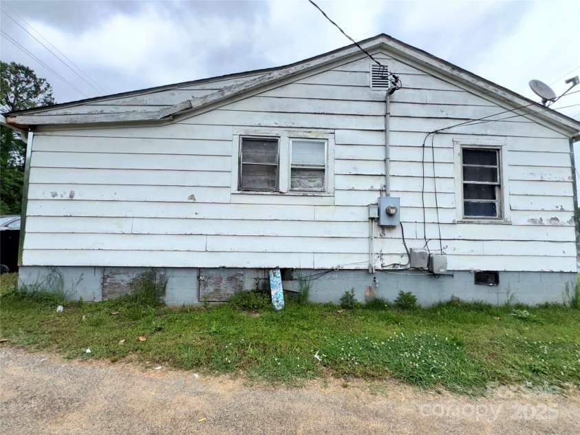 302 Melrose Drive, Concord, NC 28025.  MLS# CAR4253555, YatesRealty ID 10082. 