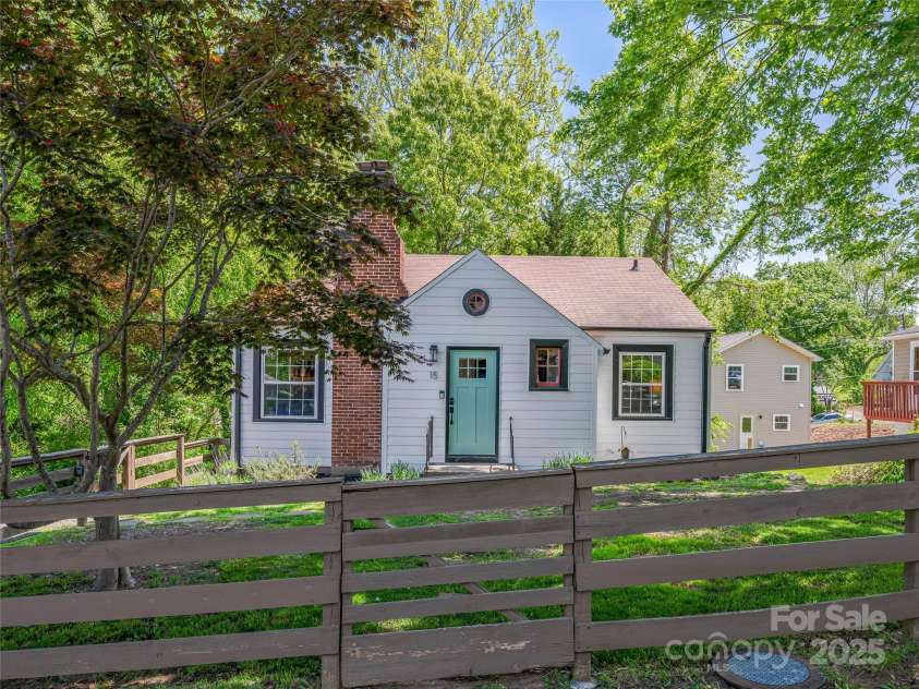 15 Pine Grove Avenue, Asheville, NC 28801.  MLS# CAR4252376, YatesRealty ID 10084. 