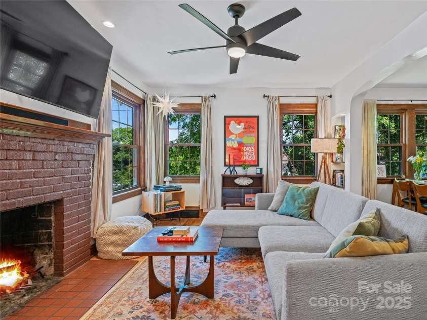 15 Pine Grove Avenue, Asheville, NC 28801.  MLS# CAR4252376, YatesRealty ID 10084. 