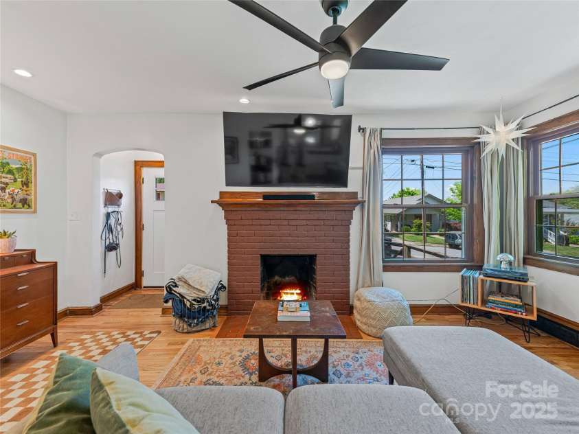 15 Pine Grove Avenue, Asheville, NC 28801.  MLS# CAR4252376, YatesRealty ID 10084. 