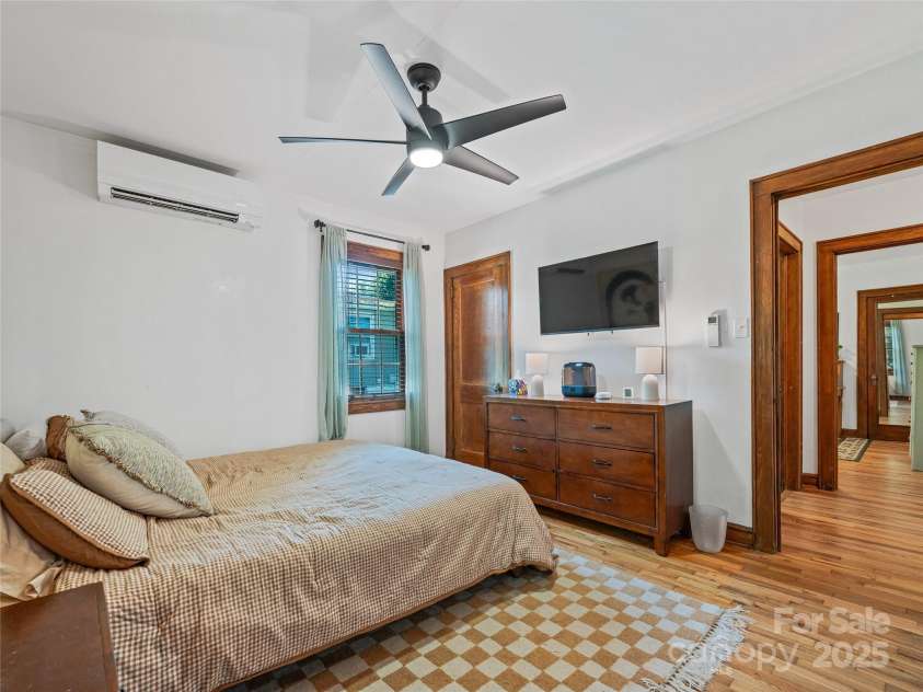 15 Pine Grove Avenue, Asheville, NC 28801.  MLS# CAR4252376, YatesRealty ID 10084. 