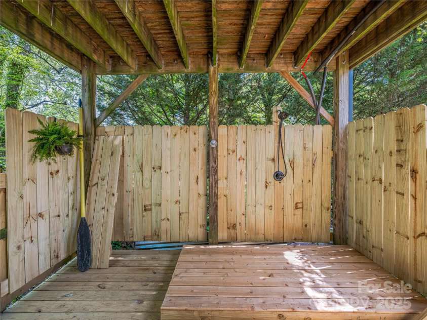 15 Pine Grove Avenue, Asheville, NC 28801.  MLS# CAR4252376, YatesRealty ID 10084. 