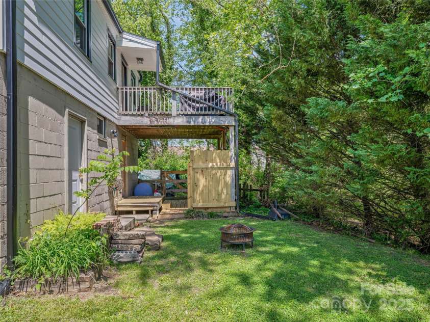15 Pine Grove Avenue, Asheville, NC 28801.  MLS# CAR4252376, YatesRealty ID 10084. 