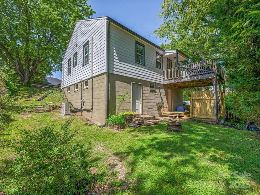 15 Pine Grove Avenue, Asheville, NC 28801.  MLS# CAR4252376, YatesRealty ID 10084. 