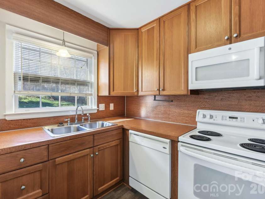 1334 Briar Creek Road, Charlotte, NC 28205.  MLS# CAR4341561, YatesRealty ID 10085. 