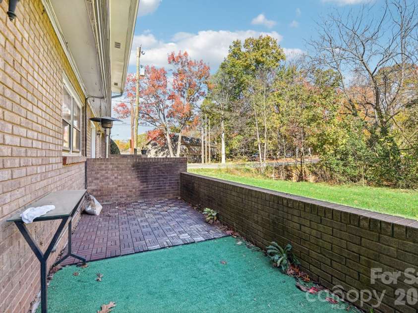 1334 Briar Creek Road, Charlotte, NC 28205.  MLS# CAR4341561, YatesRealty ID 10085. 