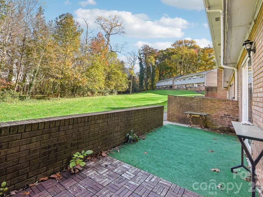 1334 Briar Creek Road, Charlotte, NC 28205.  MLS# CAR4341561, YatesRealty ID 10085. 
