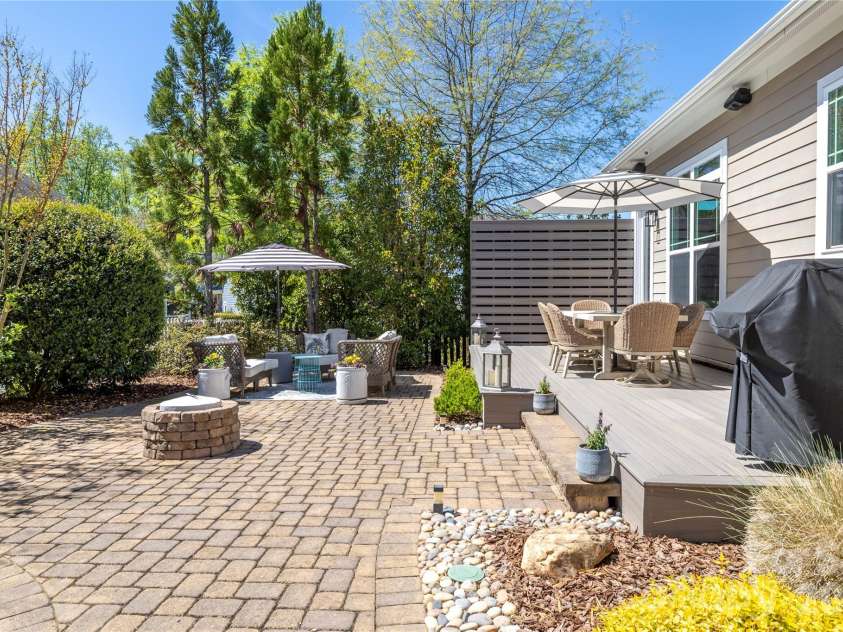 18003 Northport Drive, Cornelius, NC 28031.  MLS# CAR4366451, YatesRealty ID 10086. 