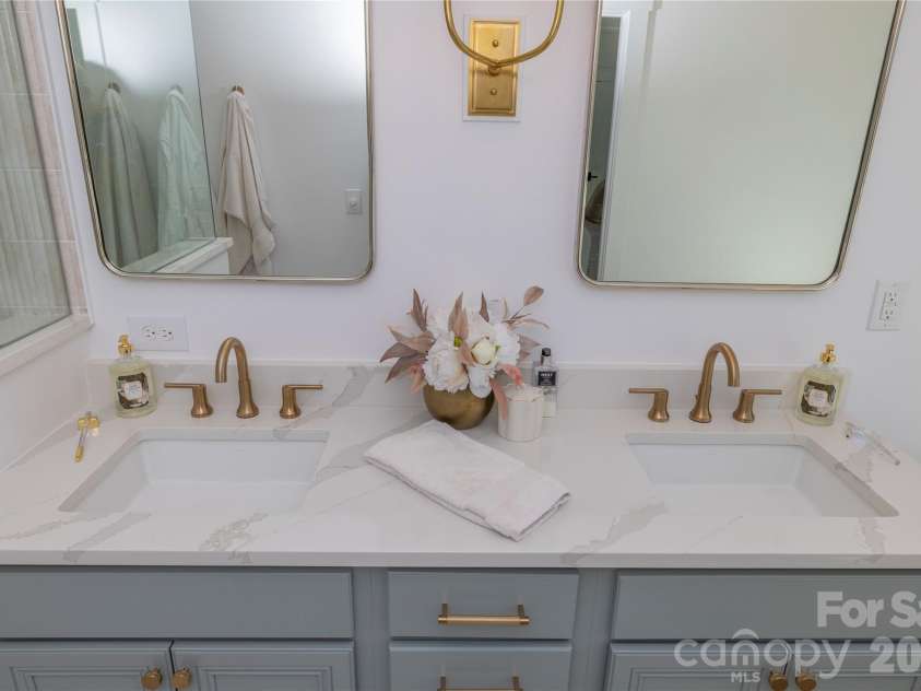 18003 Northport Drive, Cornelius, NC 28031.  MLS# CAR4366451, YatesRealty ID 10086. 