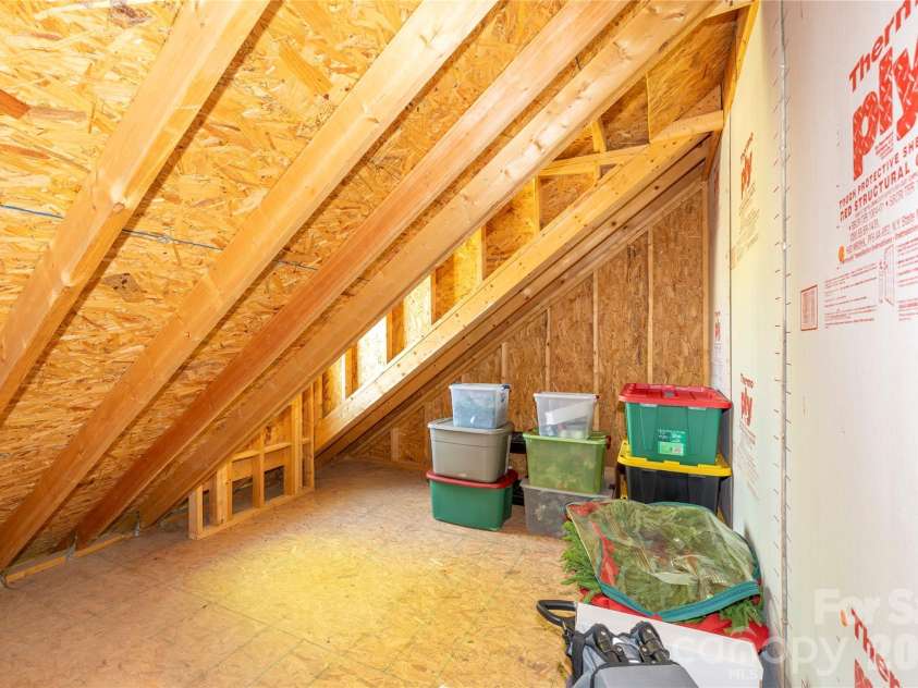 18003 Northport Drive, Cornelius, NC 28031.  MLS# CAR4366451, YatesRealty ID 10086. 