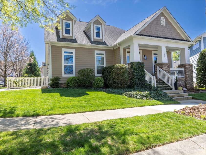 18003 Northport Drive, Cornelius, NC 28031.  MLS# CAR4366451, YatesRealty ID 10086. 