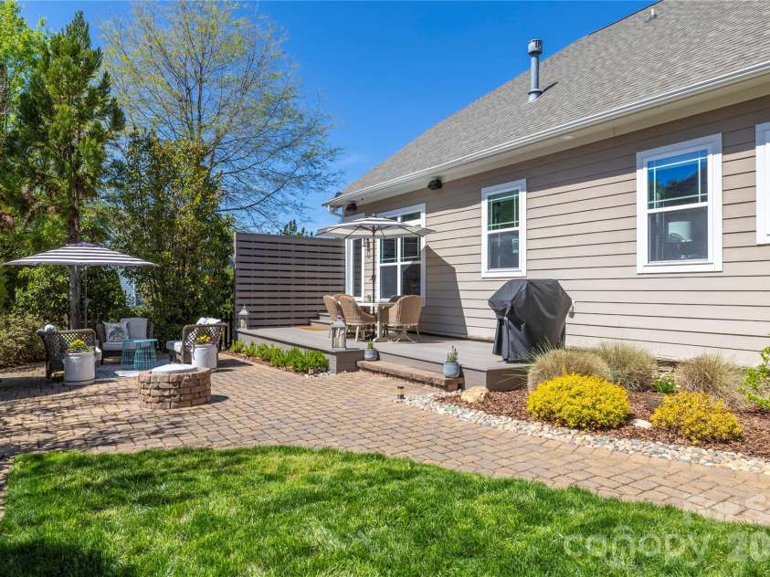 18003 Northport Drive, Cornelius, NC 28031.  MLS# CAR4366451, YatesRealty ID 10086. 