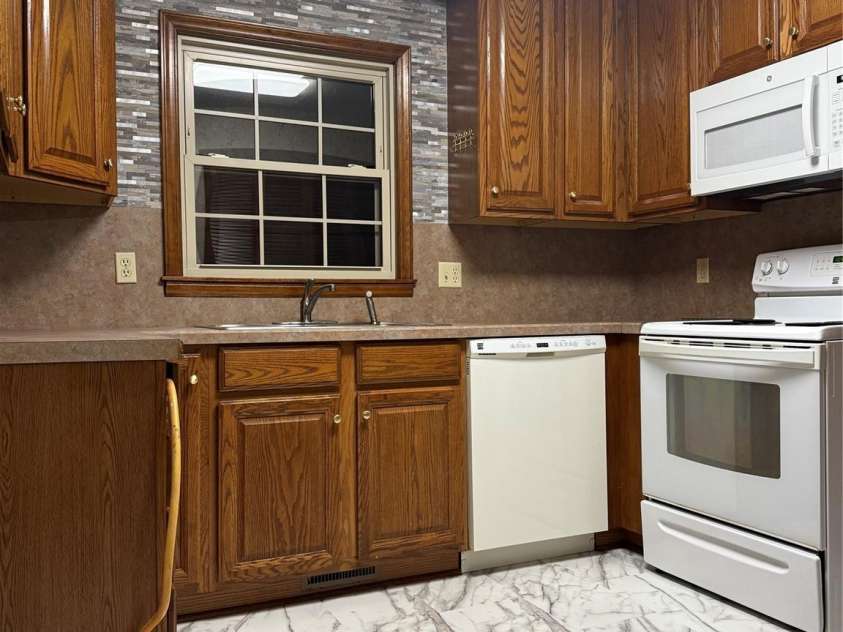 3498 Yorkland Drive, Hickory, NC 28601.  MLS# CAR4249082, YatesRealty ID 10086. 