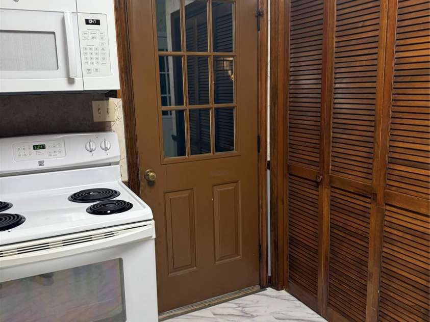 3498 Yorkland Drive, Hickory, NC 28601.  MLS# CAR4249082, YatesRealty ID 10086. 