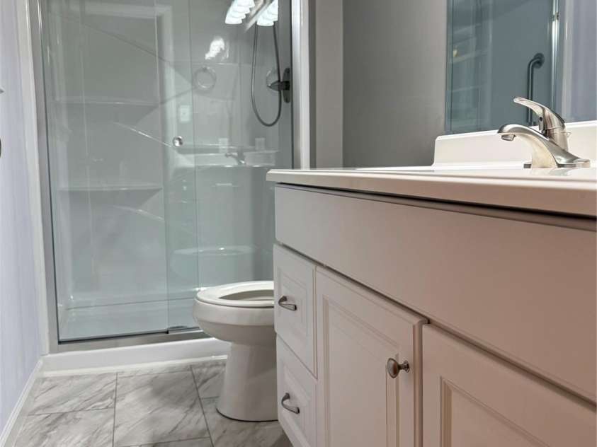 3498 Yorkland Drive, Hickory, NC 28601.  MLS# CAR4249082, YatesRealty ID 10086. 