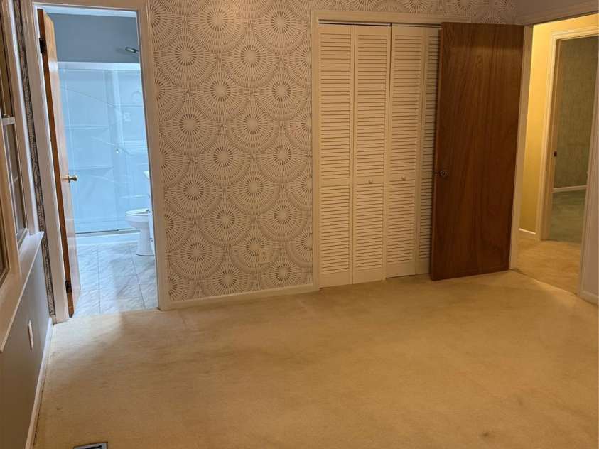 3498 Yorkland Drive, Hickory, NC 28601.  MLS# CAR4249082, YatesRealty ID 10086. 