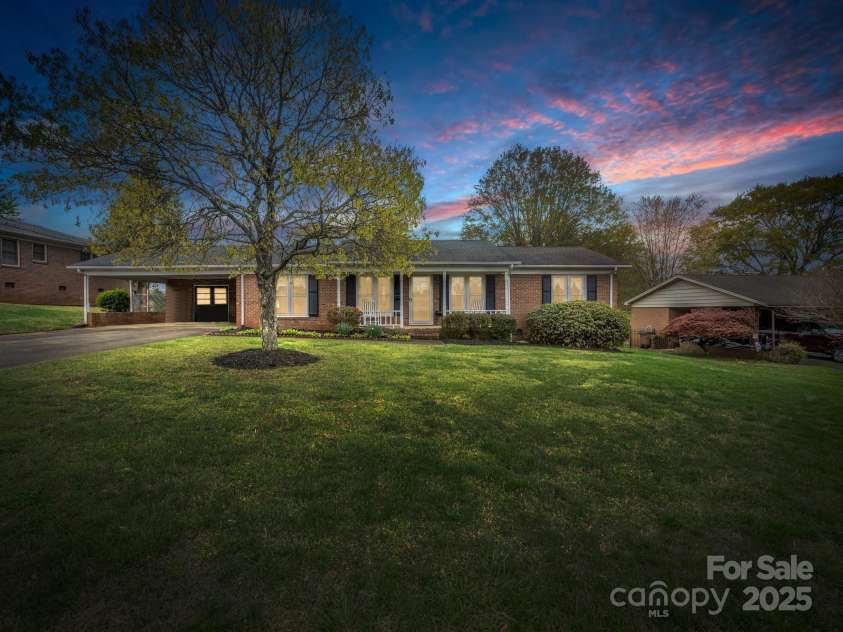 1309 Briarcliff Road, Shelby, NC 28152.  MLS# CAR4244726, YatesRealty ID 10089. 