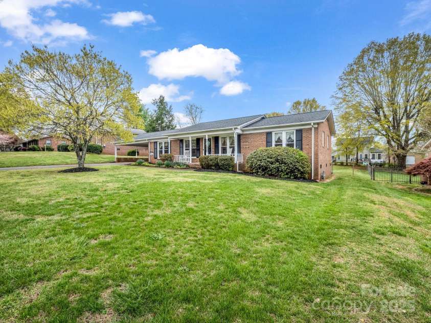 1309 Briarcliff Road, Shelby, NC 28152.  MLS# CAR4244726, YatesRealty ID 10089. 