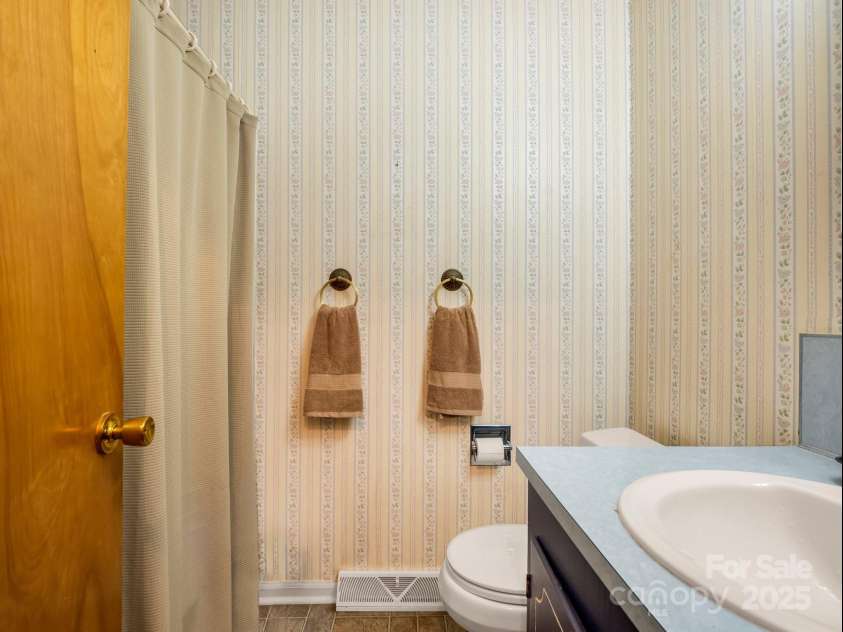 1309 Briarcliff Road, Shelby, NC 28152.  MLS# CAR4244726, YatesRealty ID 10089. 