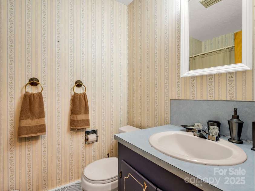 1309 Briarcliff Road, Shelby, NC 28152.  MLS# CAR4244726, YatesRealty ID 10089. 