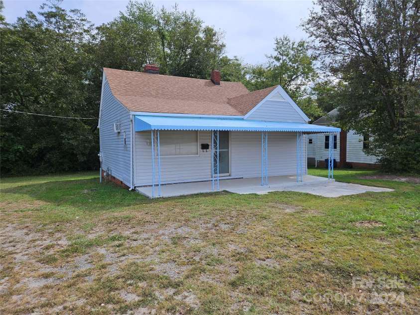 145 33rd Street, Hickory, NC 28602.  MLS# CAR4188655, YatesRealty ID 1009. 