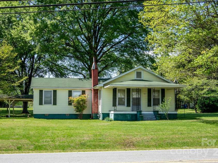 501 Turnersburg Highway, Statesville, NC 28625.  MLS# CAR4326825, YatesRealty ID 1009. 501 Turnersburg Hwy