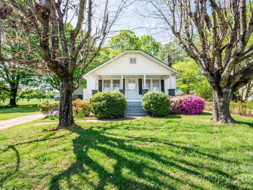 501 Turnersburg Highway, Statesville, NC 28625.  MLS# CAR4326825, YatesRealty ID 1009. 