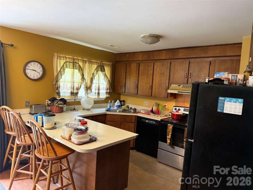 6000 Crosswood Court, Charlotte, NC 28215.  MLS# CAR4333384, YatesRealty ID 1009. 