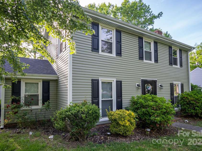 9801 Kent Village Drive, Charlotte, NC 28269.  MLS# CAR4252245, YatesRealty ID 10090. 