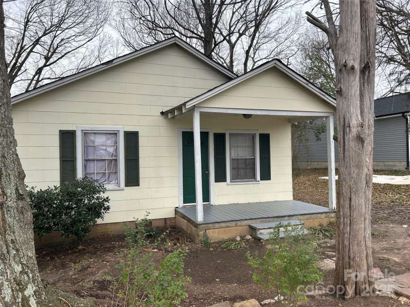 821 Oakland Street, Gastonia, NC 28054.  MLS# CAR4231347, YatesRealty ID 10091. 