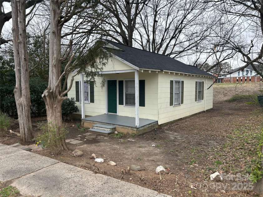 821 Oakland Street, Gastonia, NC 28054.  MLS# CAR4231347, YatesRealty ID 10091. 