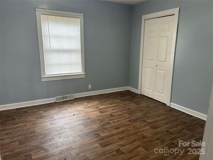 821 Oakland Street, Gastonia, NC 28054.  MLS# CAR4231347, YatesRealty ID 10091. 